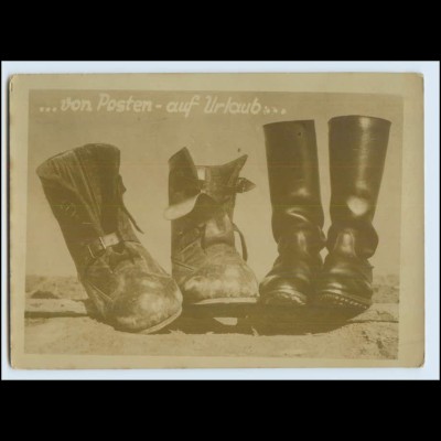 W8A86/ ...von Posten - auf Urlaub... Stiefel Schuhe Foto AK ca.1935 Militär