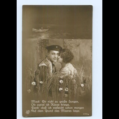 Y9234/ Marine-Soldat und Frau Foto AK ca.1914 Matrose