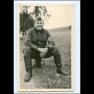 Y10754/ Soldat mit Zigarette Foto AK ca.1940 
