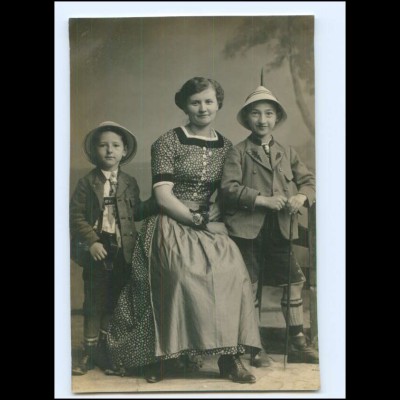 Y11366/ Mutter mit Kindern Söhne Jungen Trachten Foto AK ca.1912