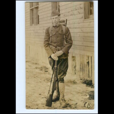 Y14497/ Soldat mit Gewehr Foto AK ca.1915 