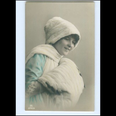 Y16023/ Frau mit Pelzstola Pelzmütze Foto AK ca.1910