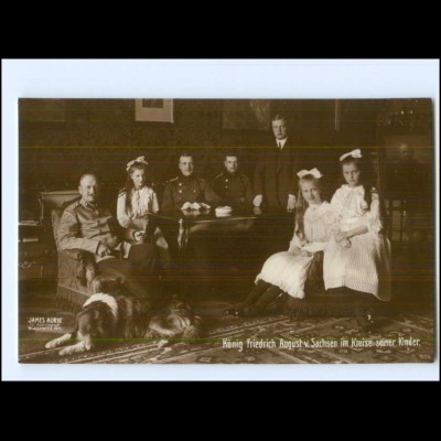 Y16980/ König Friedrich August v. Sachsen mit Familie Rotes Kreuz Foto AK 1914