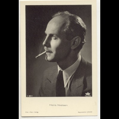 T1166/ Rauchen Schauspieler Hans Nielsen raucht eine Zigarette Foto AK ca.1938