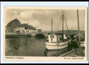 Y25241/ Neustadt Holstein Hafenbrücke Foto AK 1943 Fischdampfer