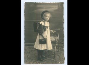 V5136/ Einschulung Mädchen mit Ranzen Schule Foto AK 1917