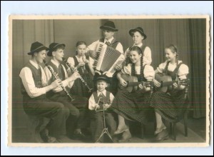 XX18107/ Die Engelkinder mit Ihrem Vater, Reutte Tirol Musikkapelle Foto AK 