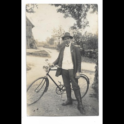V4977/ Mann mit Fahrrad schöne Foto AK ca.1930