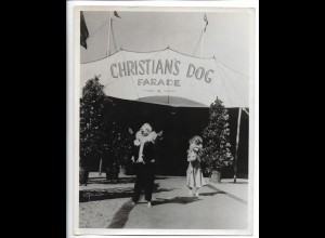 C5196/ Hundedressur Christian`s Dog Parade Zirkus Variete Foto 50er Jahre