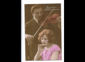 Y26700/ Junges Paar Mann spielt Geige Violine Foto AK 1927