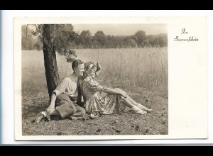 Y27376/ Im Sonnenschein junges Paar in der Sonne Foto AK ca.1935 
