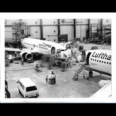 C5431/ Lufthansa Wartungshalle Frankfurt Boeing 737-200 Foto Flugzeug ca.1984