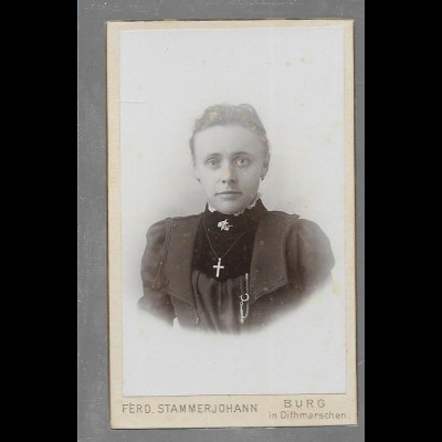 Y16341/ CDV Foto junge Frau, Atelier F. Stammerjohann, Burg in Dithm. ca.1900