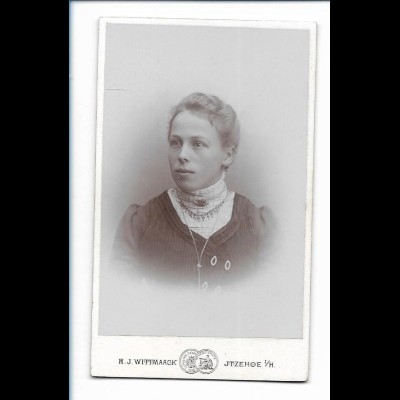 Y16480/ CDV Foto junge Frau Atelier H.J. Wittmaack, Itzehoe ca.1900