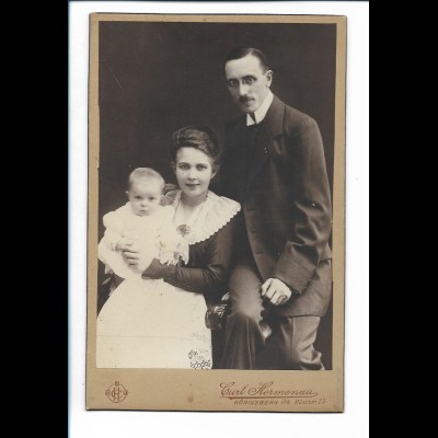 XX14822/ Kabinettfoto Eltern mit Baby Atelier Curt Hermann, Königsberg ca.1905