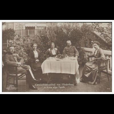 Y28170/ Generalfeldmarschall Hindenburg mit Familie Foto AK 