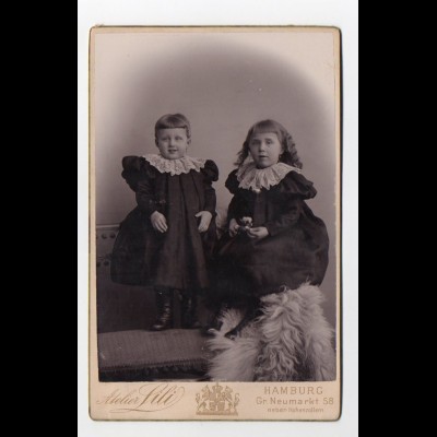 W9G07/ Kabinettfoto zwei Mädchen Geschwister Atelier Lili, Hamburg ca.1900