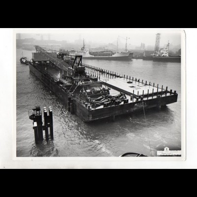 C1517/ Frachter vor Dock Schiffswerft Jonker & Stans Foto ca. 1965 23,5 x 18 cm