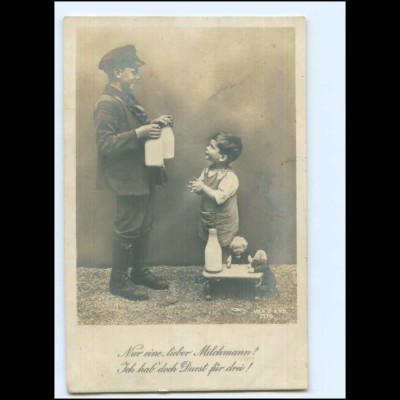 Y20775/ Kinder mit Puppen , Milchmann Foto AK 1928