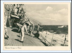 MM0054/ Schwerer Kreuzer im Sturm Marine Kriegsschiff ca.1940 Foto AK 