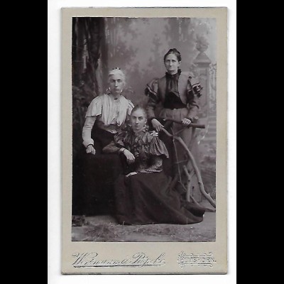 Y20520/ CDV Foto drei Frauen Atelier Wortmann & Röpcke, Elmshorn ca.1900