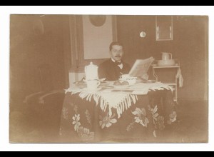 Y22904/ Mann liest Zeitung und trinkt Kaffee Foto AK ca.1920