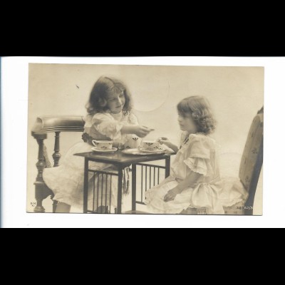 Y23316/ Mädchen trinken Kaffee Foto AK 1906
