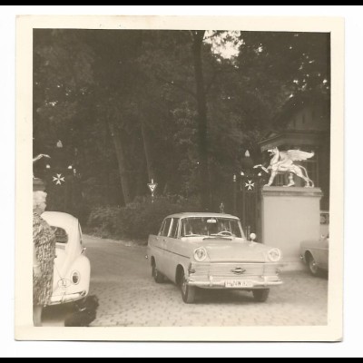 MM0465/ Opel Rekord Foto 1964 Schloss Glienicke 