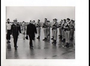 F5941/ Staatspräsident Mitterand und französ. Soldaten Foto 1984