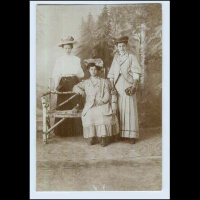 W7P59/ Drei Frauen in feiner Kleidung Foto AK ca.1912