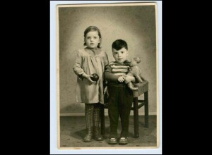 W0E69/ Kinder mit Stofftier Foto ca.1955-60